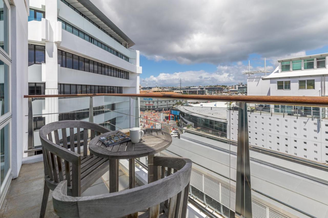 Stunning Waterfront Location With Huge Balcony! Daire Auckland Dış mekan fotoğraf