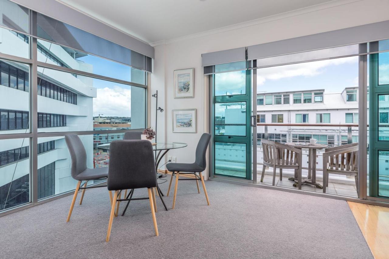 Stunning Waterfront Location With Huge Balcony! Daire Auckland Dış mekan fotoğraf