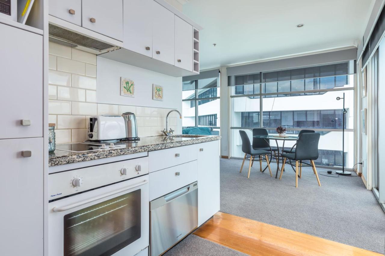 Stunning Waterfront Location With Huge Balcony! Daire Auckland Dış mekan fotoğraf