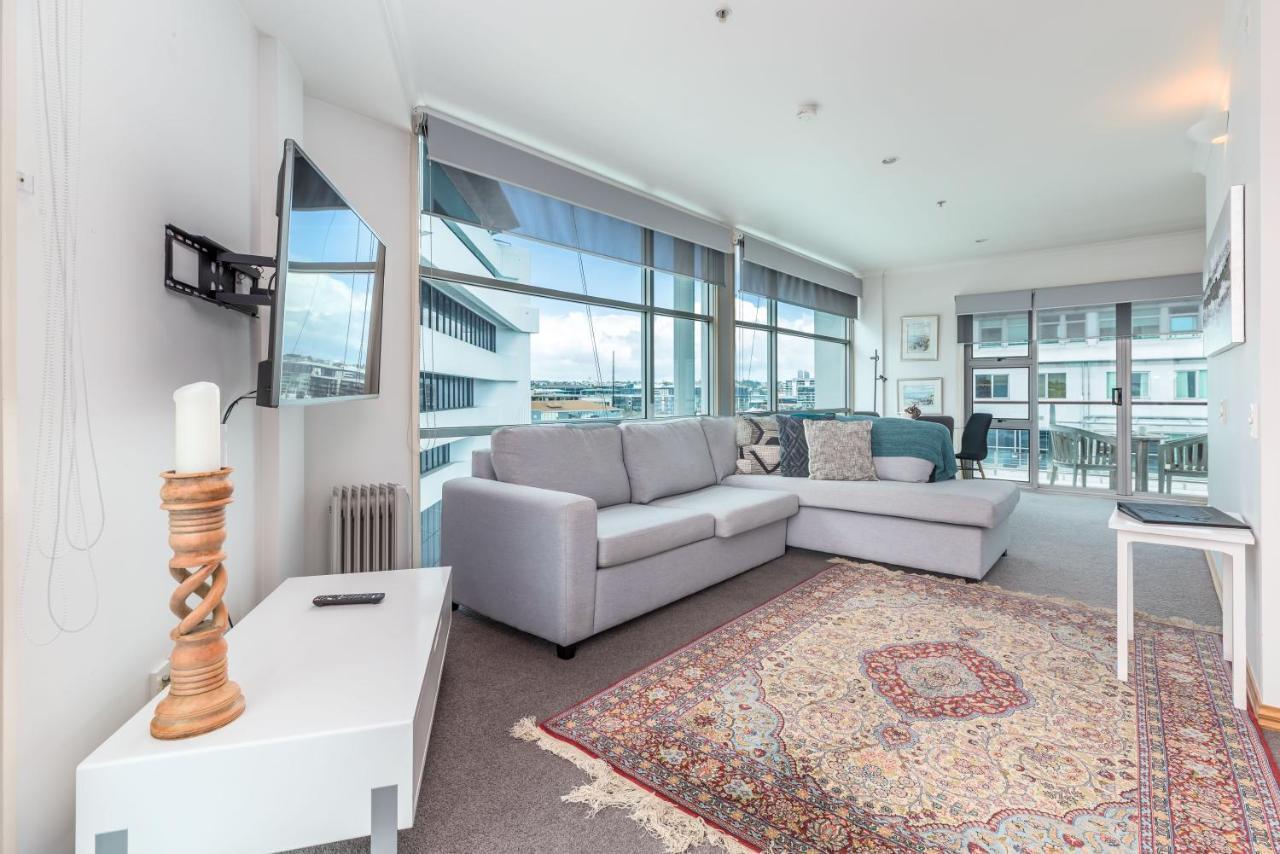 Stunning Waterfront Location With Huge Balcony! Daire Auckland Dış mekan fotoğraf