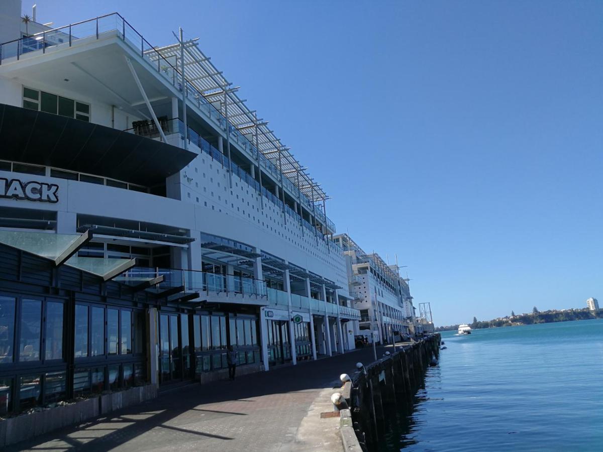 Stunning Waterfront Location With Huge Balcony! Daire Auckland Dış mekan fotoğraf